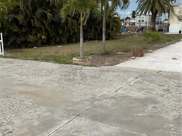 5012 Flamingo Dr, Saint James City, FL 33956