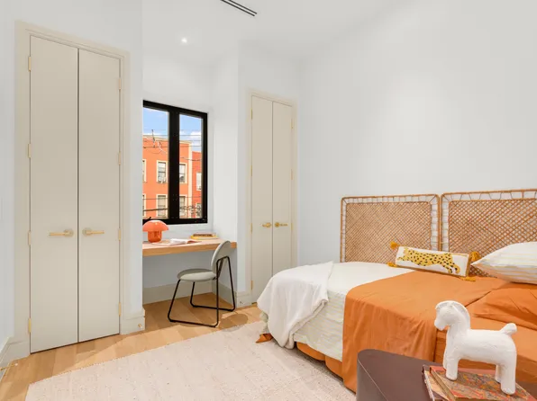 980 Metropolitan Avenue image 12 of 21