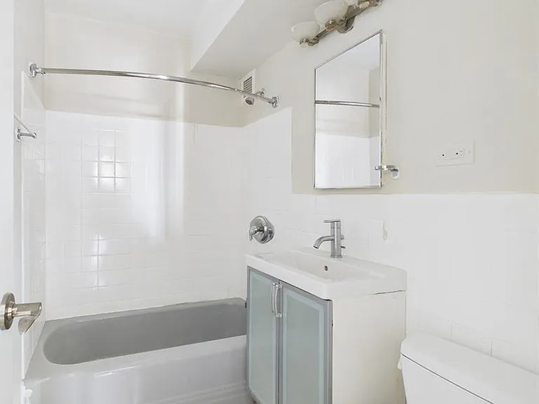 210 N 17th St #405 — Photo 9