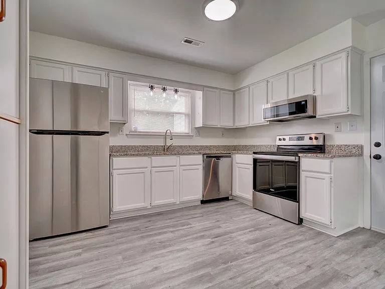 1801 Colleen Ct — Photo 13