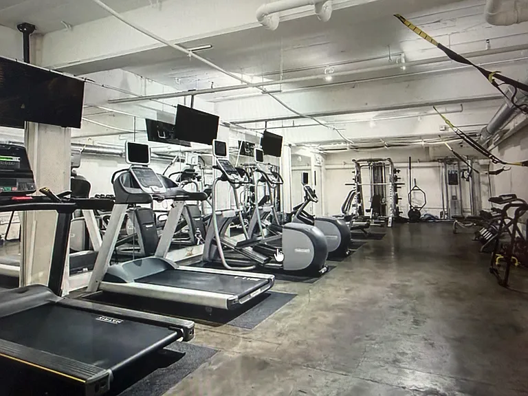 1401 S Flores St #216 — Photo 17