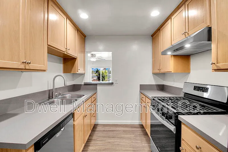 4 bed, 2.0 bath, 1200 sqft, $3,250 — Photo 4