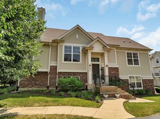 627 Grosvenor Ln, Aurora, IL 60504