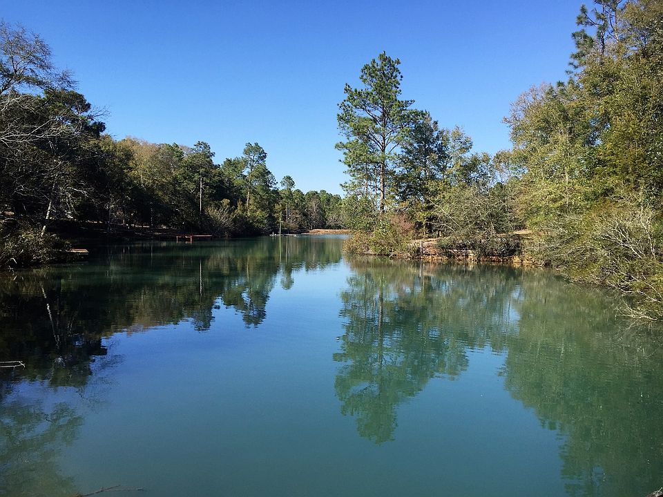 Beautiful Lakefront Property