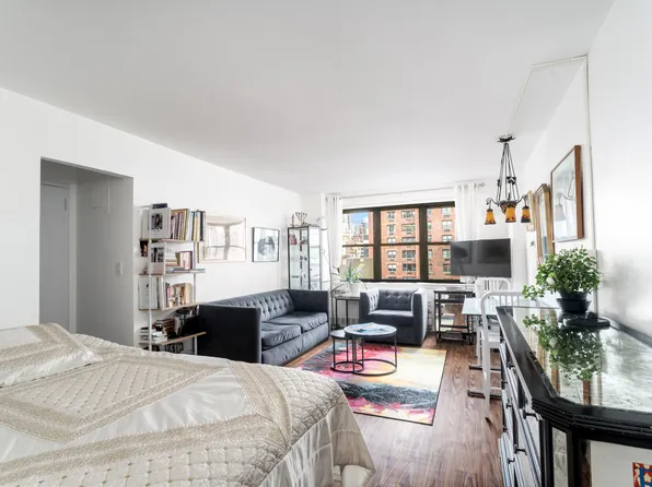 301 East 63rd Street image 2 of 14