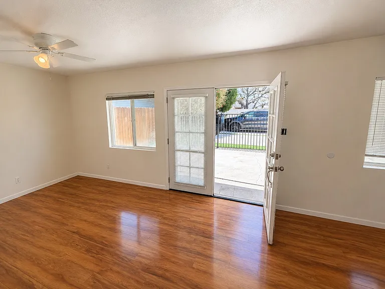 519 Elm Ave — Photo 2