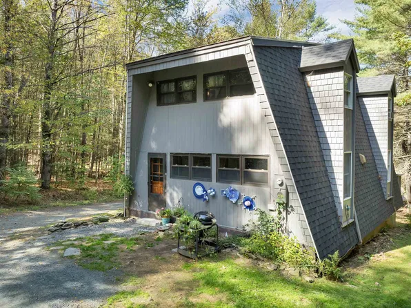 402 Marsh Family Road, Hartford, VT 05047