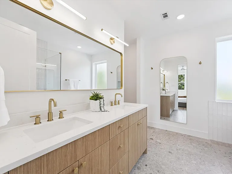 6341 W Montgomery Rd — Photo 20