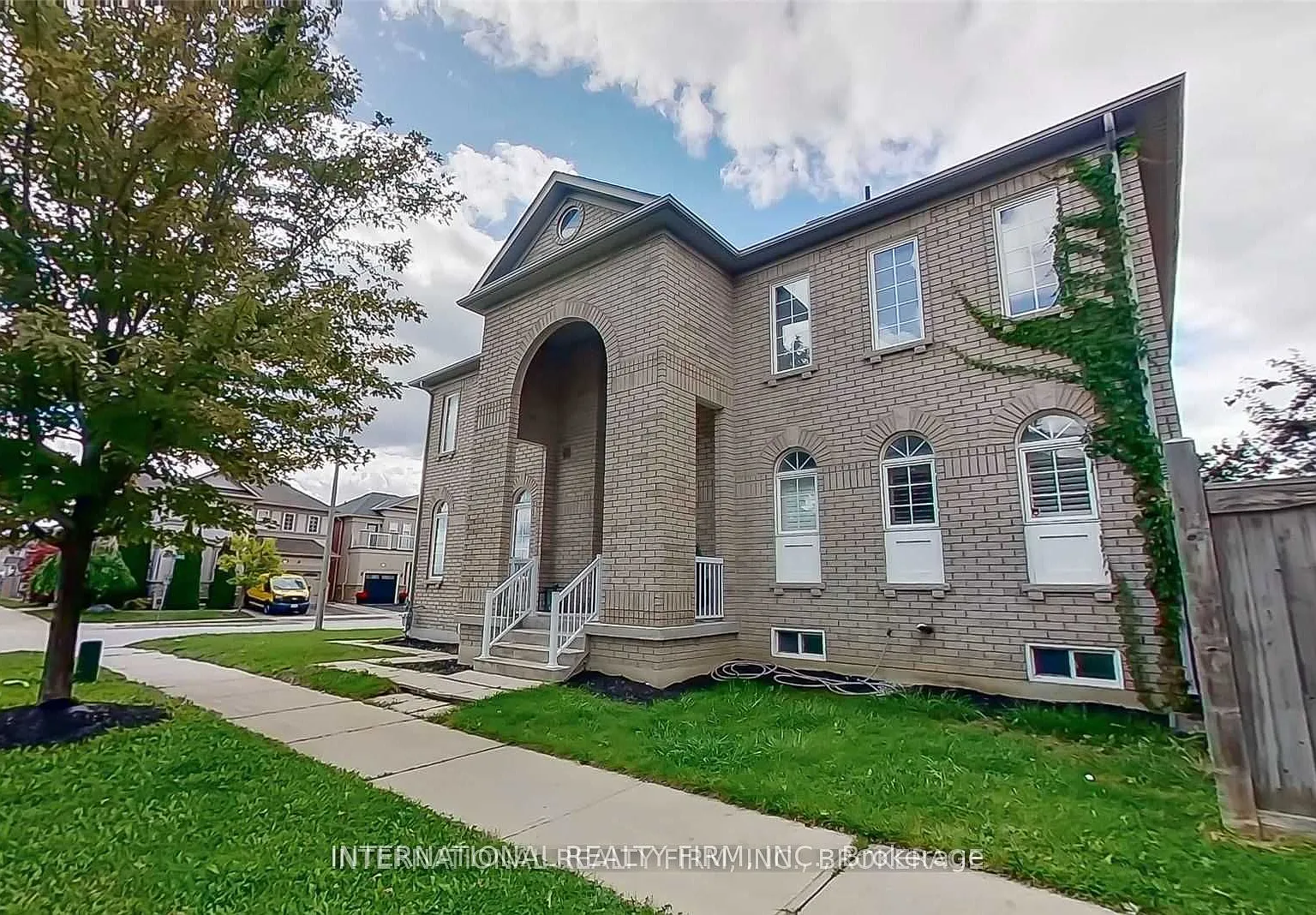 4 bed, $4,000 — Photo 1