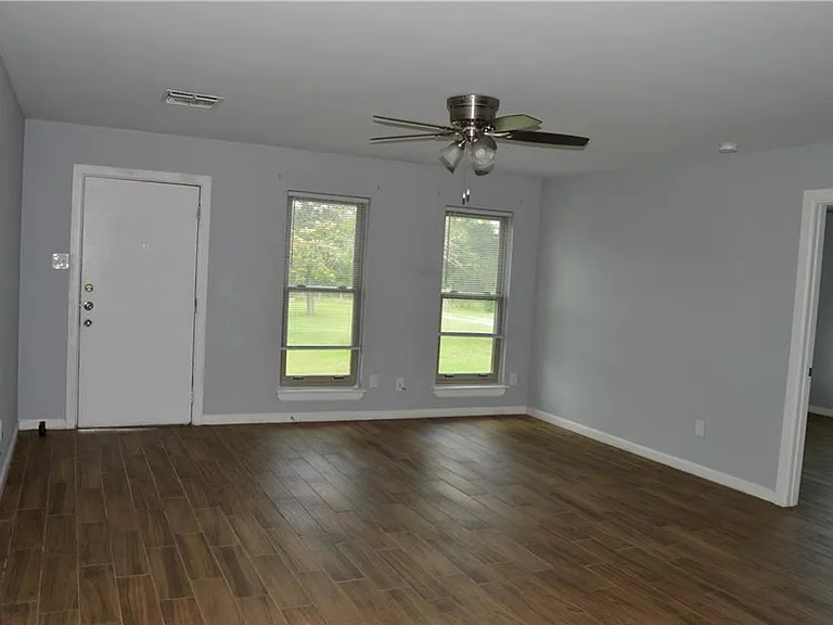 137 Colorado Cir — Photo 5