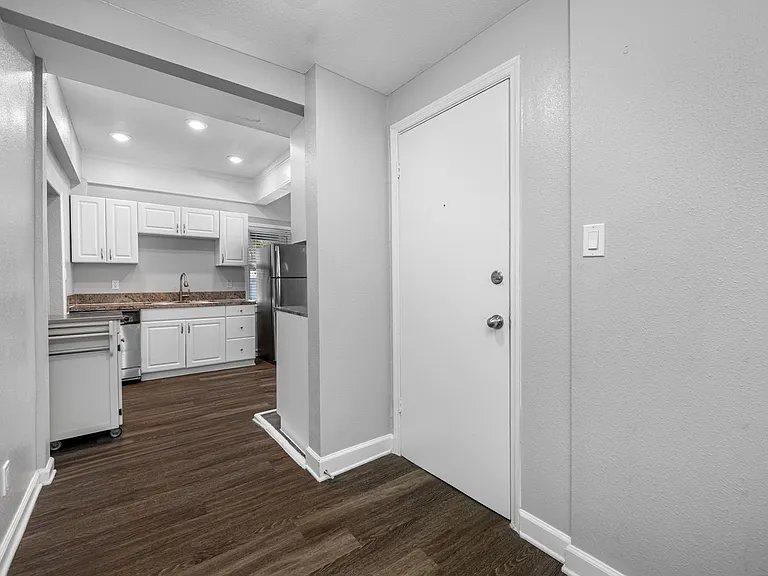 705 W Bay St — Photo 34