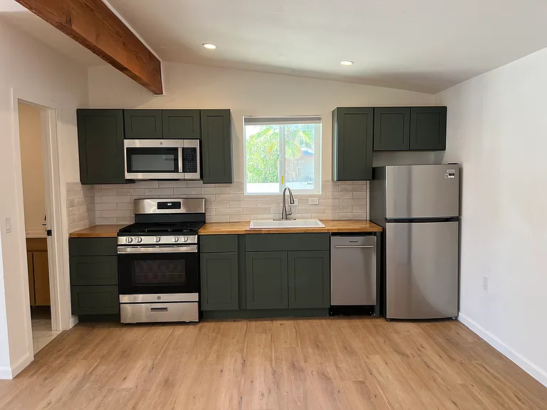 5333 Daisy Ave #B — Photo 1