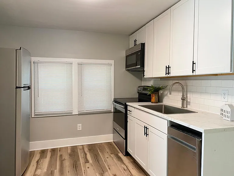 1614 Martin Ave — Photo 3