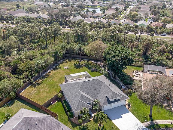 4th image of 5743 Newbury Cir