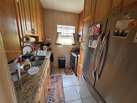 4th image of 1600 W 32nd St