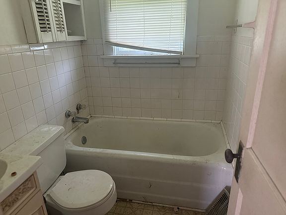2nd image of 616 Vine St