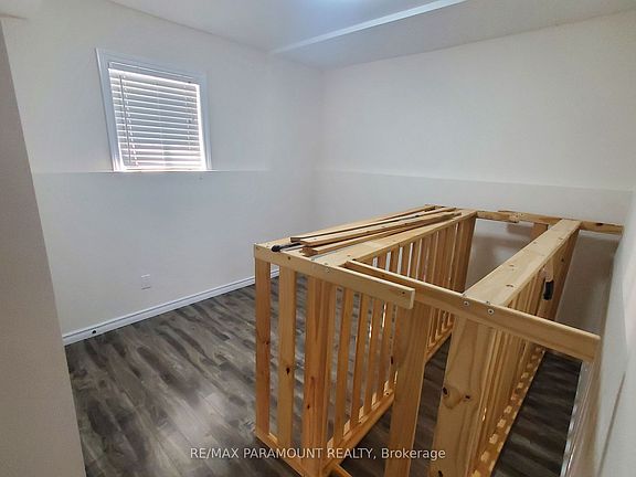 3rd image of 4 Summerdale Cres
