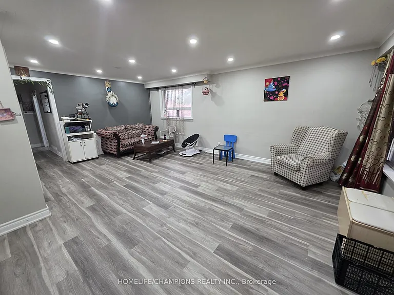 701 N Brimorton Dr NE — Photo 3