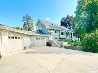 634 E Lincolnway Ct, Morrison, IL 61270