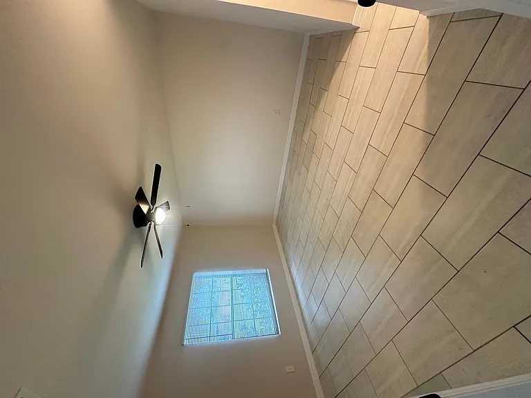 1105 NE 6th Pl — Photo 34