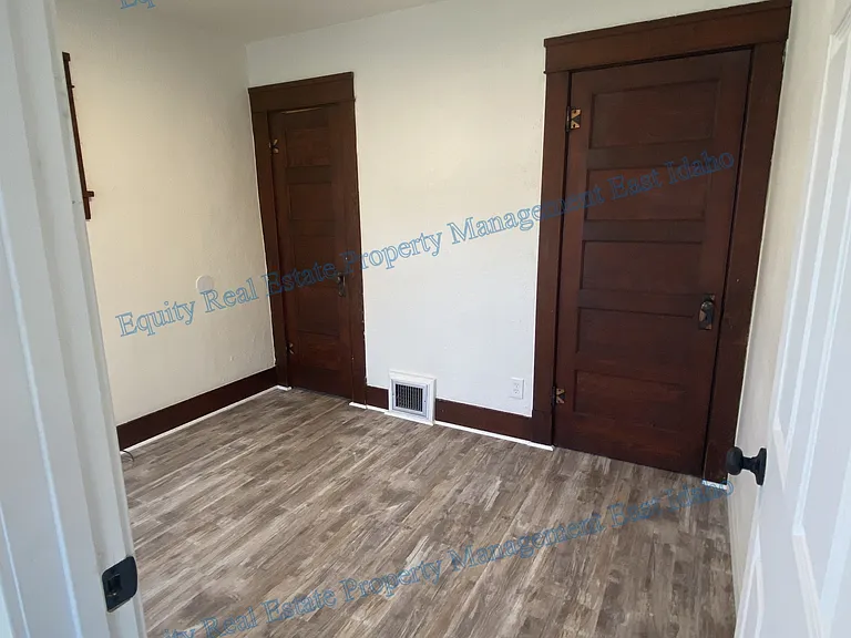 923 W Clark St #923 — Photo 8
