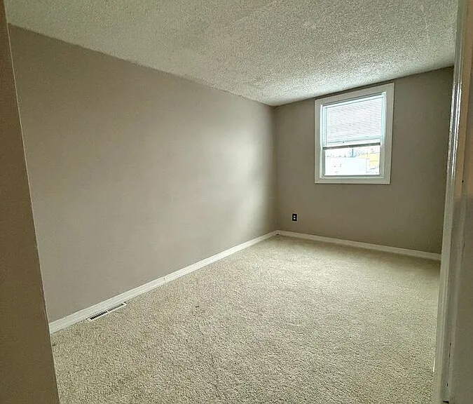 1074 N Academy Ave — Photo 14