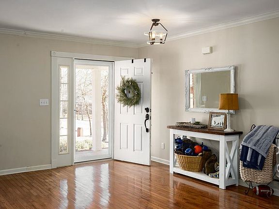 4th image of 321 Briarleigh Rd