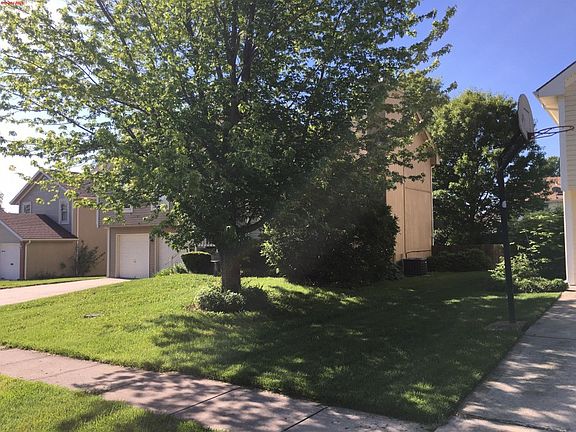 3rd image of 302 Fletcher Dr