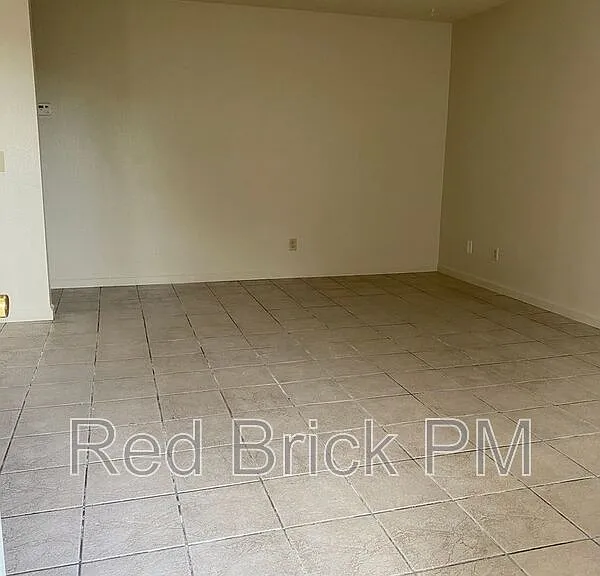 2307 N St — Photo 2