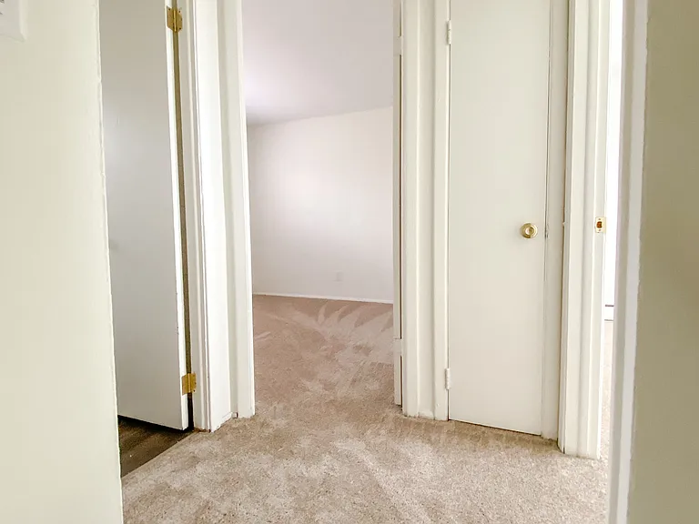 Evergreen Village Apartments & Townhouses — Photo 40