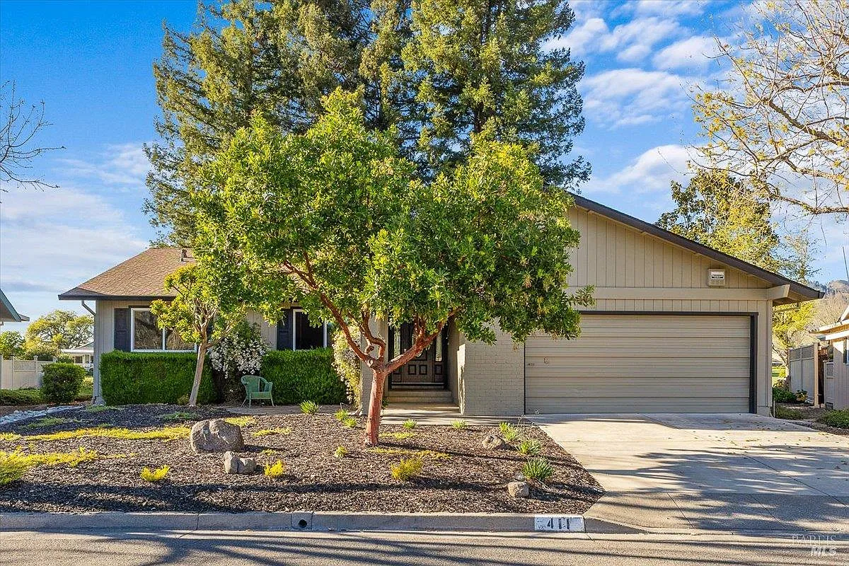 411 Twin Lakes Circle photo 1