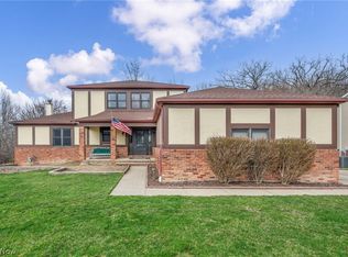 5810 Ely Vista Dr, Parma, OH 44129