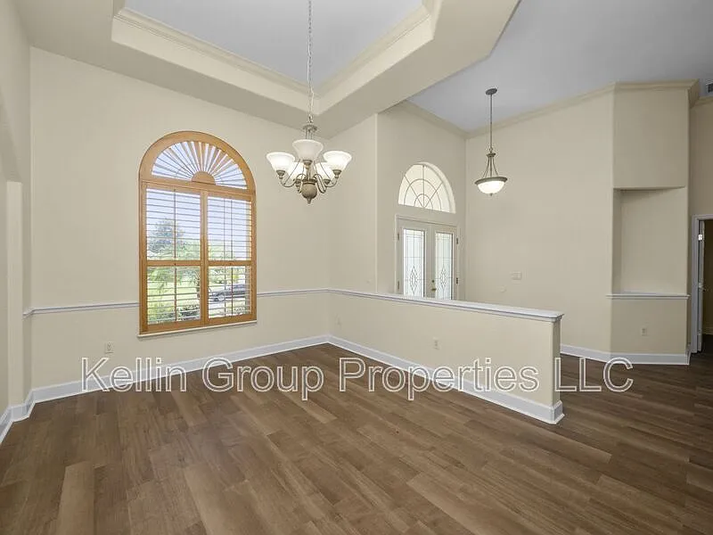 4 bed, 3.0 bath, 2457 sqft, $3,200 — Photo 4
