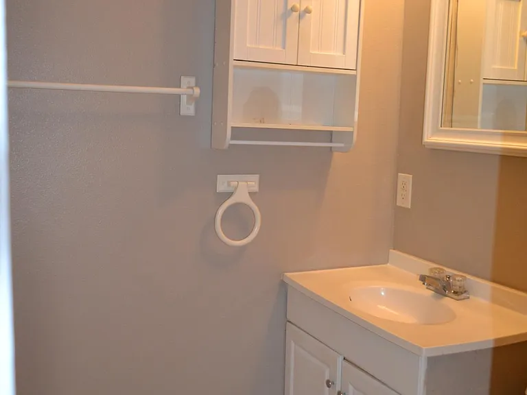 511 White Oak Dr — Photo 9