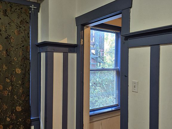 4th image of 3537 W 3rd Ave