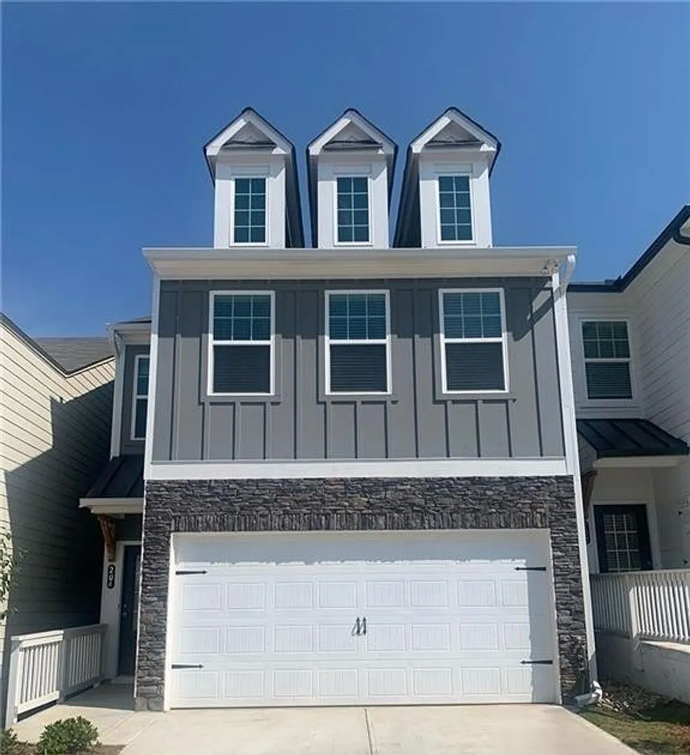 Pristine Single Family Home Minutes from DT Woodstock — Photo 1