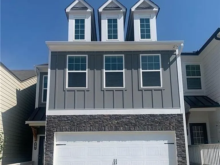 220 Turner Ln — Photo 1