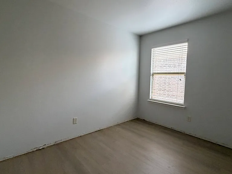 2123 Meadow View Dr — Photo 8