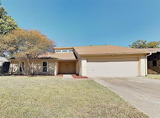 736 Spring Valley Dr, Hurst, TX 76054