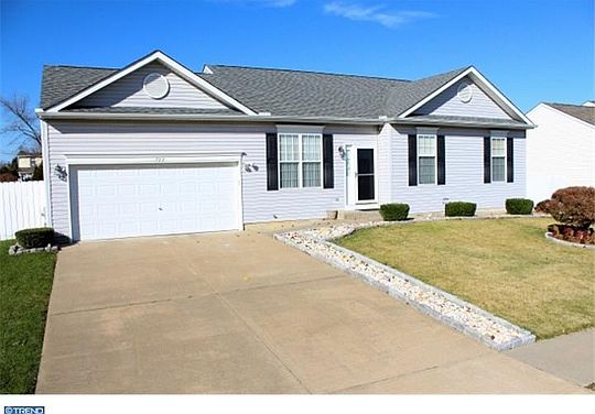 1st image of 703 Ellen Dr