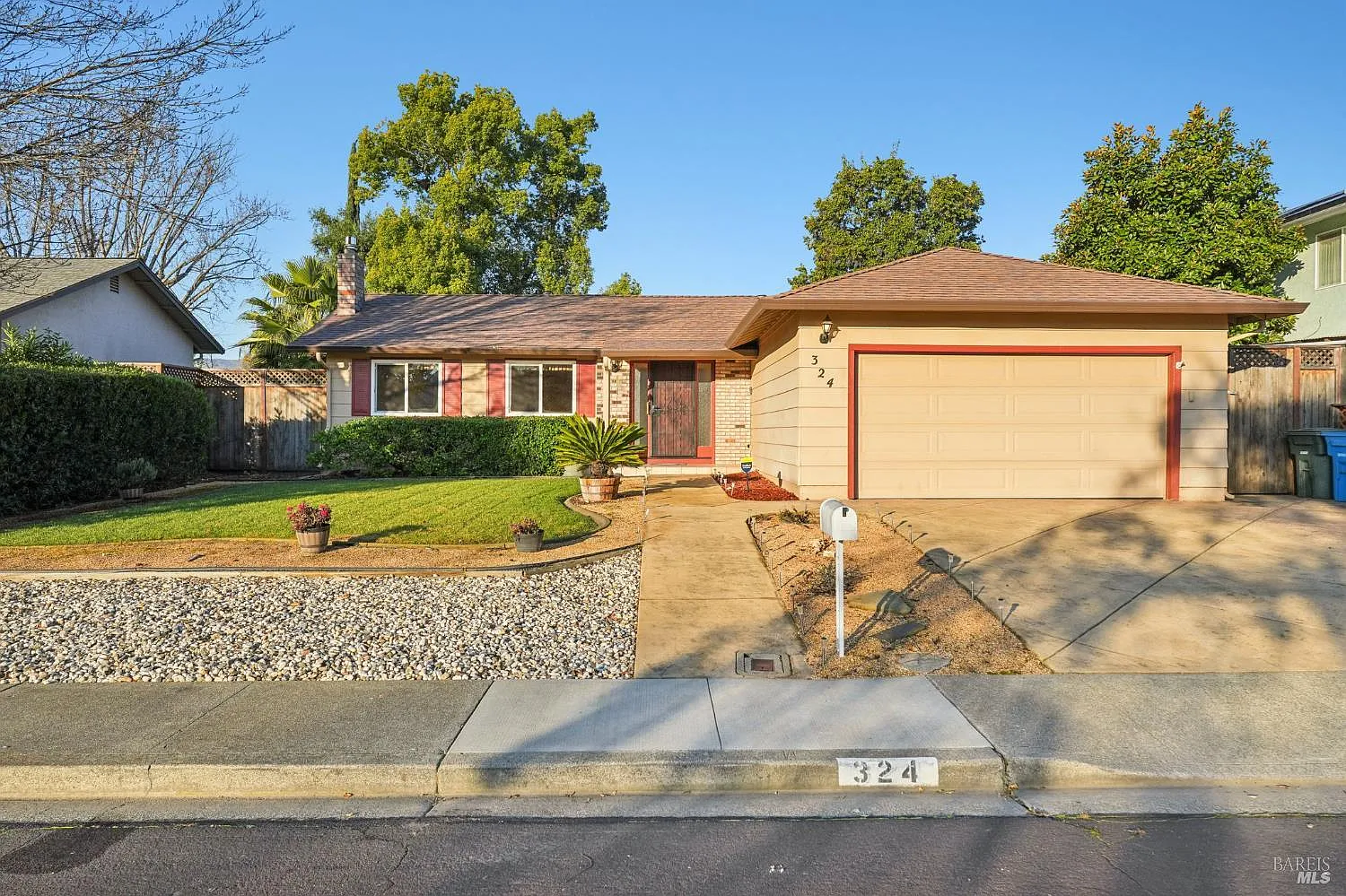 324 Woodside Circle photo 1
