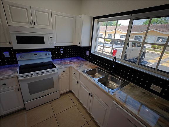 4th image of 3950 SW 48th Avenue #3950