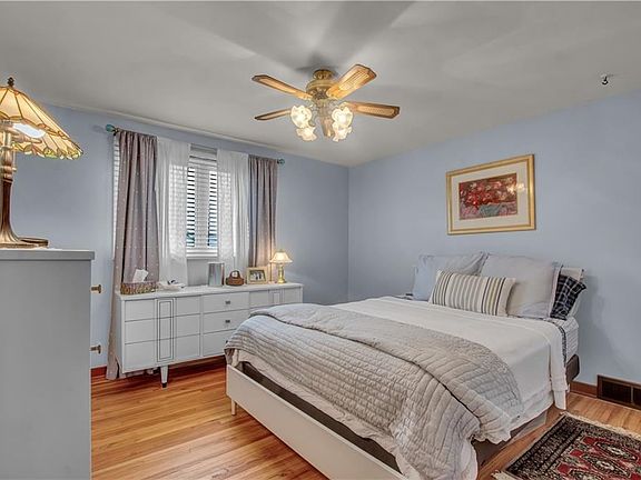 3rd image of 46 Nandale Dr