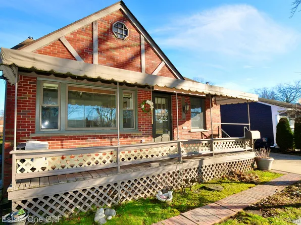 28212 Roy St, Saint Clair Shores, MI 48081