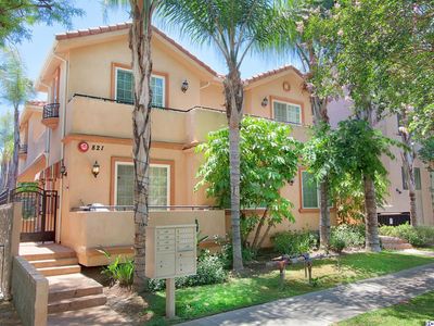 821 S 6th St APT 102, Burbank, CA, 91501