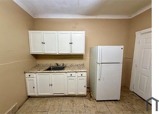 4th image of 4107 N Campbell St #1