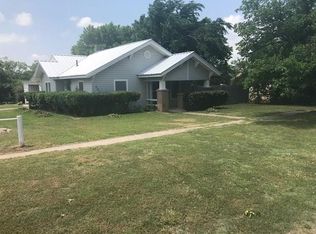 801 Grayson St, Nocona, TX 76255