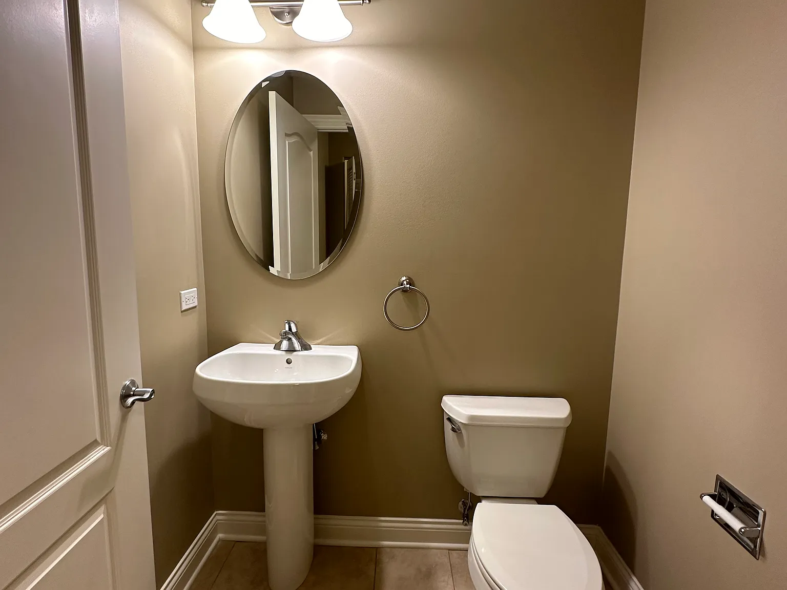 2 bed, 2.5 bath, 1982 sqft, $2,900 — Photo 3