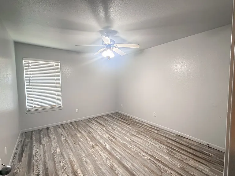 4705 John David Dr — Photo 11