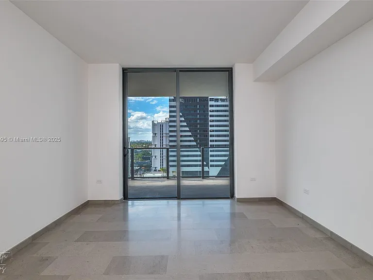 88 SW 7th St #1004 — Photo 20
